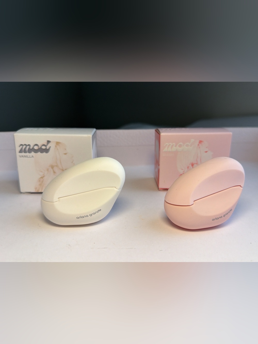 New,unused & authentic 2  Ariana Grande  mini compact Fragrancee3